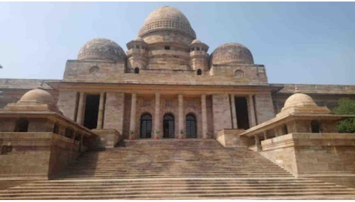 लाडकी बहीण योजनेच्या विरोधात हायकोर्टात याचिका दाखल