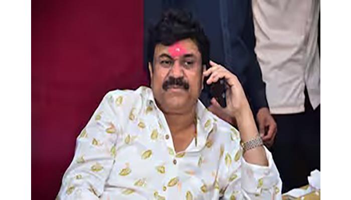 वाल्मिक कराड याचे पुण्यातील सीआयडी कार्यालयात आत्मसमर्पण