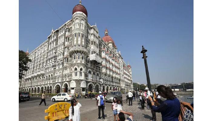 मुंबई विमानतळ आणि ताज हॉटेलला बॉम्बने उडवण्याची धमकी