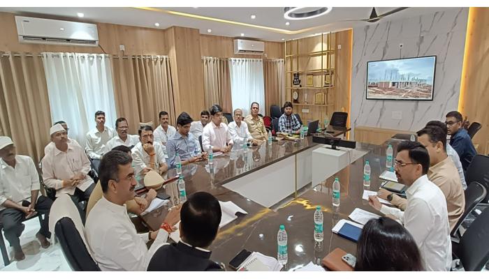 भूस्खलन बाधितांना पक्की घरे मिळण्यासाठी डिसेंबर अखेर काम पूर्ण करा : पालकमंत्री शंभूराज देसाई