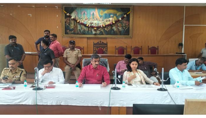 स्वच्छ भारत अभियान व घनकचरा व्यवस्थापन उपक्रम मिशन मोडवर राबवावा : पालकमंत्री शंभूराज देसाई