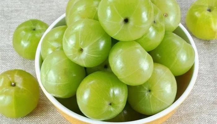 आवळा महिनाभर खाल्ल्यावर शरीरात होतील दिसतील &lsquo;हे&rsquo; बदल&hellip;